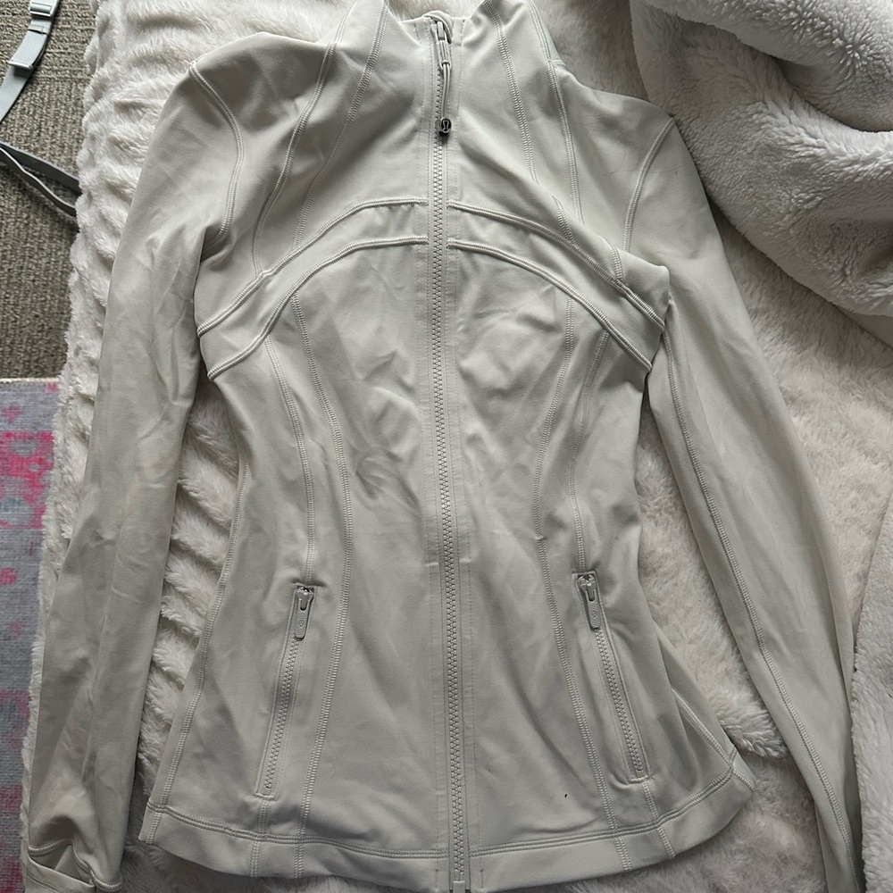 Define Jacket Nulu in Bone color. Size 2.